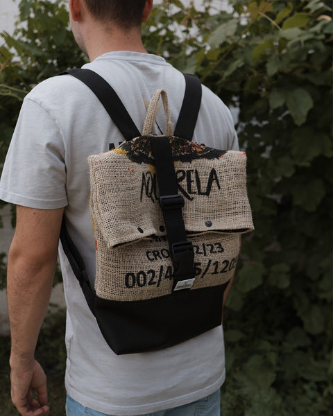Handgefertigter Rucksack aus einem Kaffeesack