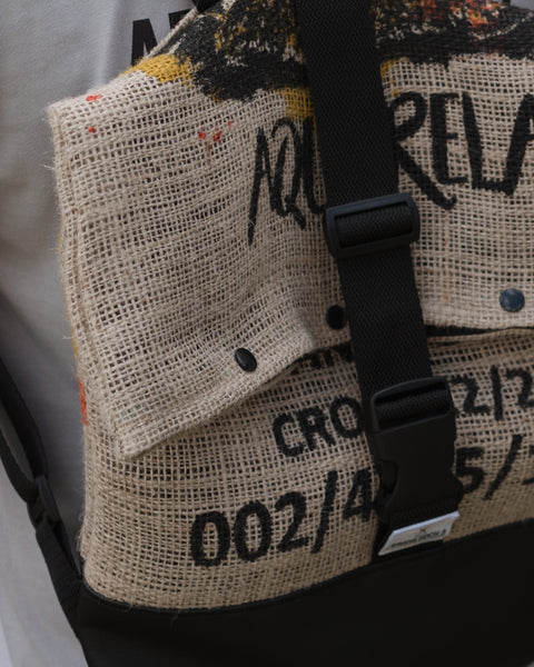 Handgefertigter Rucksack aus einem Kaffeesack