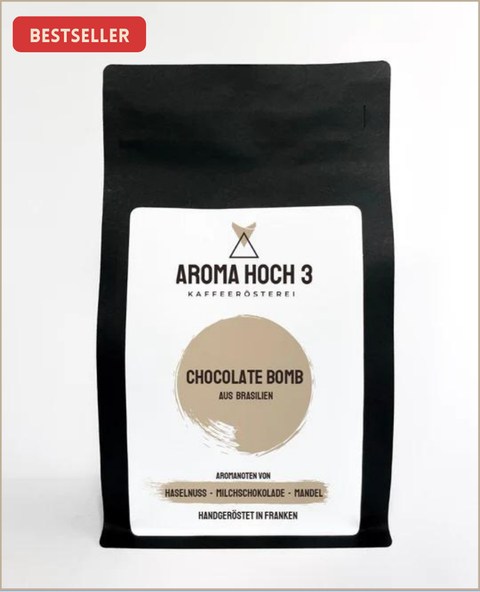 Spezialitaetenkaffee aus Brasilien mit dem Geschmacksprofil Haselnuss, Milchschokolade und Mandel. Die Kaffeeroestung ist ein mittelkraeftig und optimal für Vollautomat, Filter, Espressokocher oder Stempelkanne geeignet. Aroma Hoch 3 die Spezialitaetenkaffeeroesterei aus dem Fraenkischen Seenland!