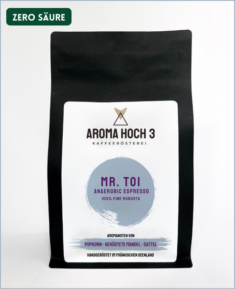 Spezialitaetenkaffee aus Vietnam mit dem Geschmacksprofil Popkorn, Lebkuchen und Wildhonig zur Verwendung als Espresso geroestet. Die Kaffeeroestung ist ein kraeftige Röstung und optimal für den Siebtraeger, Espressokocher oder Vollautomat. Die Bohne ist 100% Fine Robusta und hat sehr viel Koffein. Aroma Hoch 3 die Spezialitaetenkaffeeroesterei aus dem Fraenkischen Seenland.
