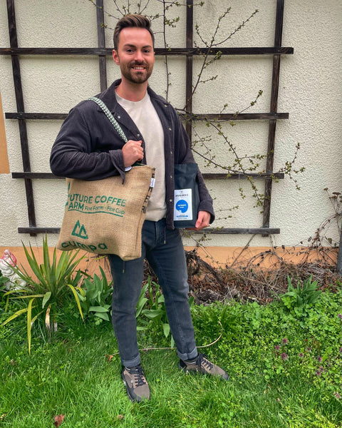 Upcycling mit Taschen aus Kaffeejutesäcken als Begleiter für deinen Alltag. Aroma Hoch 3 deine Speciality Coffee Roastery aus dem Fraenkischen Seenland / Bayern